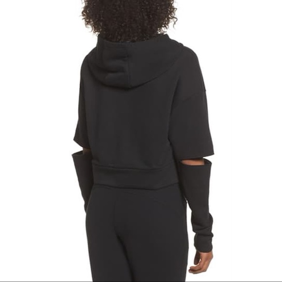 Alo Peak Cutout Sleeve Pullover Crop Hoodie Black - Picture 2 of 10